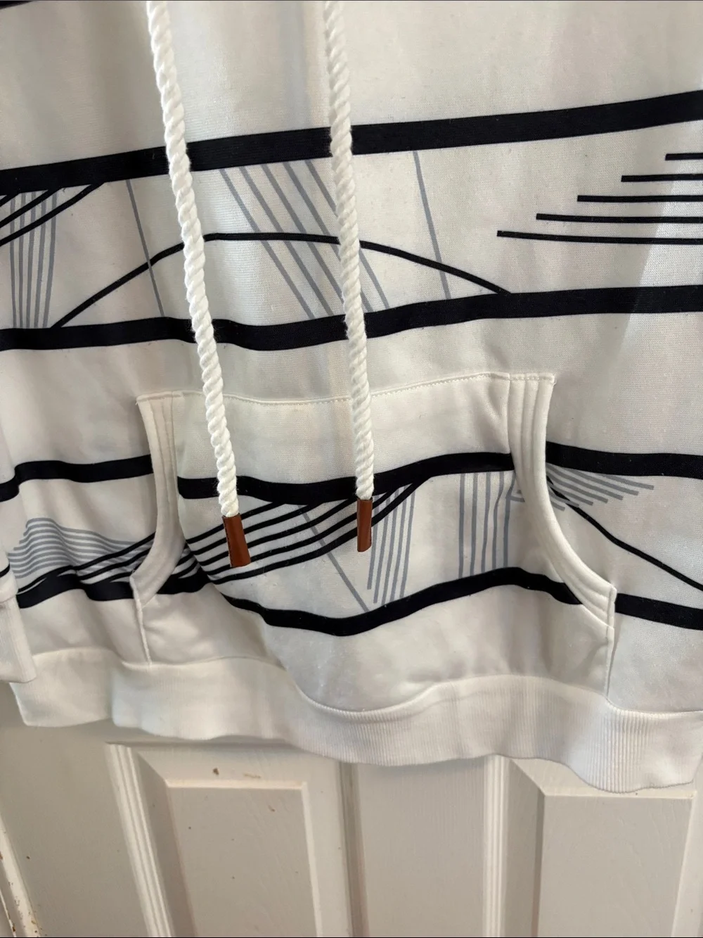 Wanakgme Men’s White & Black Striped Hooded Sweatshirt Size XL EXCLUSIVE
